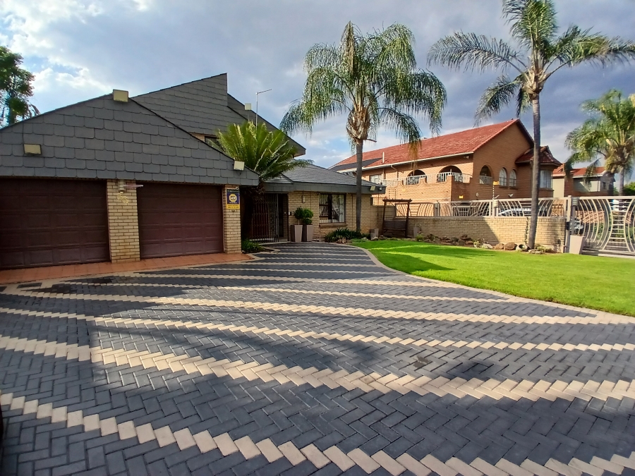 4 Bedroom Property for Sale in Zinniaville North West